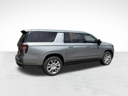 Used 2024 Chevrolet Suburban High Country AWD/4WD image 9