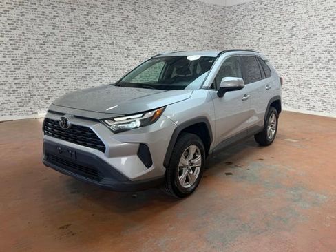 Used 2022 Toyota RAV4 XLE AWD/4WD image 3