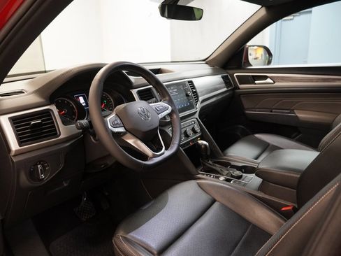 Used 2021 Volkswagen Atlas Cross Sport SE w/ Panoramic Sunroof Package image 7