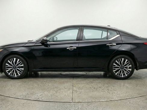 Used 2025 Nissan Altima 2.5 SV FWD image 5