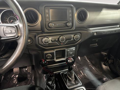 Used 2019 Jeep Wrangler Sport AWD/4WD image 11