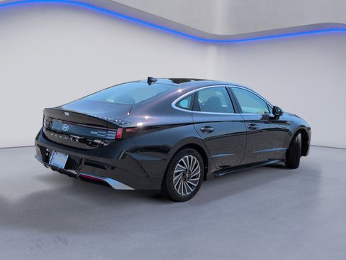 New 2025 Hyundai Sonata Limited image 4