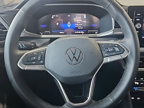 Used 2025 Volkswagen Taos SE image 34