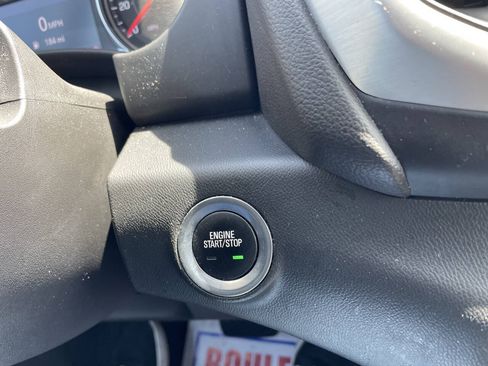 Used 2023 GMC Terrain SLT AWD/4WD image 18