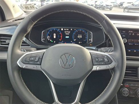 Used 2022 Volkswagen Taos SEL w/ Panoramic Sunroof Package image 19