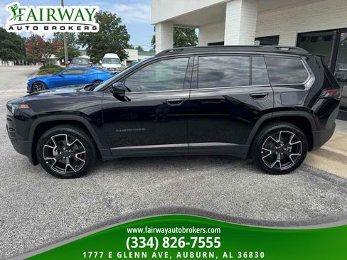 Used 2026 Jeep Cherokee Overland w/ Trailer Tow Group AWD/4WD image 9