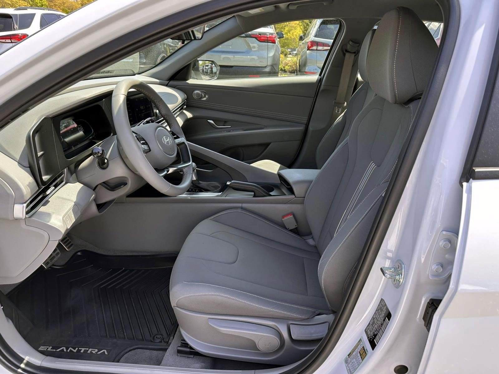 Used 2025 Hyundai Elantra Sport FWD image 11