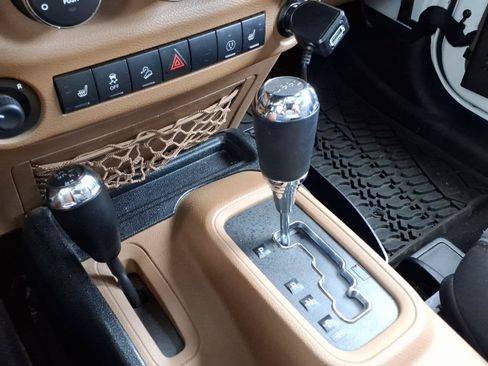 Used 2013 Jeep Wrangler Sahara w/ Connectivity Group AWD/4WD image 18