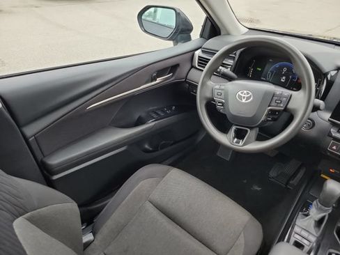 Used 2025 Toyota Camry LE FWD image 14