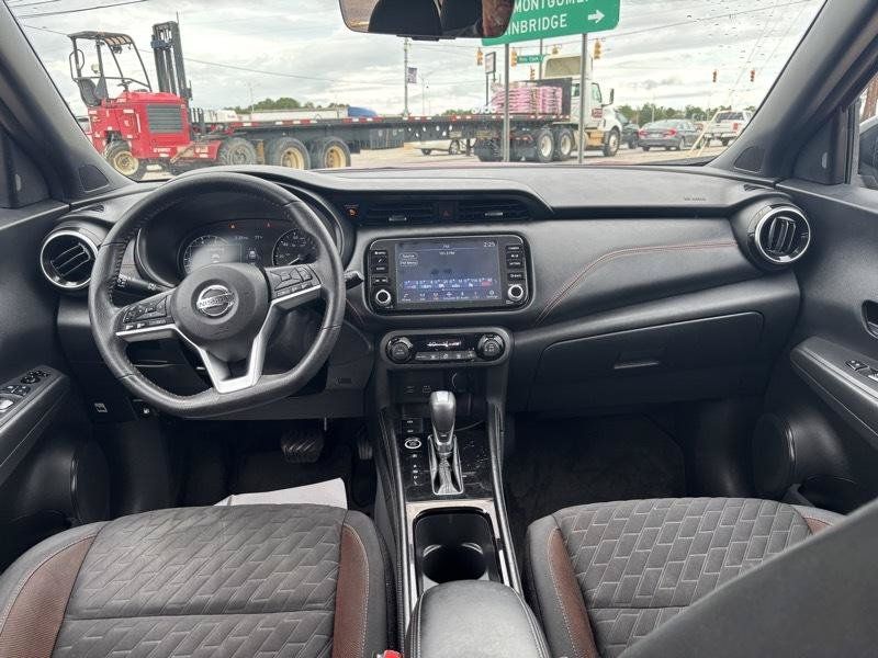 Used 2022 Nissan Kicks SR w/ Interior Electronics Package FWD image 9