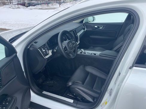 Used 2025 Volvo V60 B5 Cross Country Ultra w/ Protection Package Premier image 7