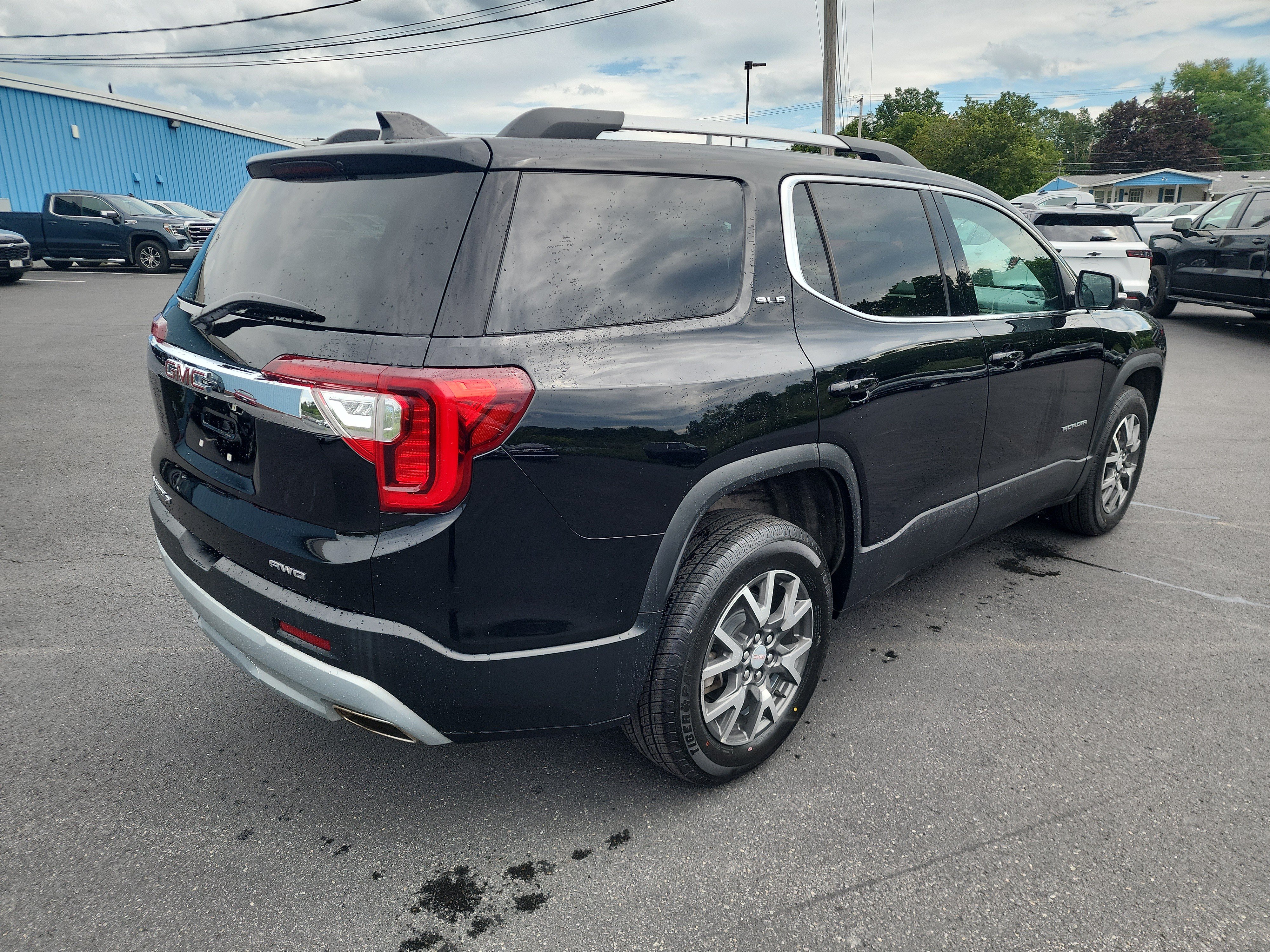 Certified 2023 GMC Acadia SLE w/ Driver Convenience Package AWD/4WD image 8