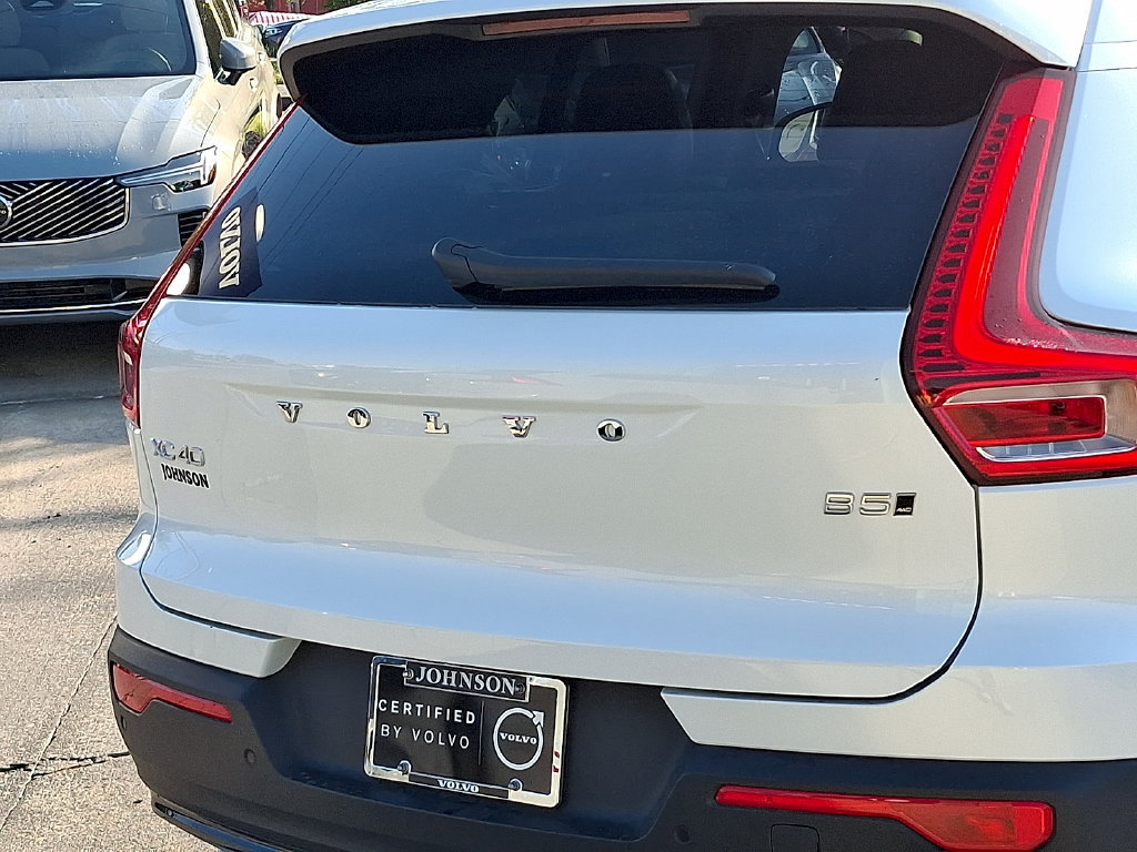 Certified 2025 Volvo XC40 B5 Plus AWD/4WD image 30