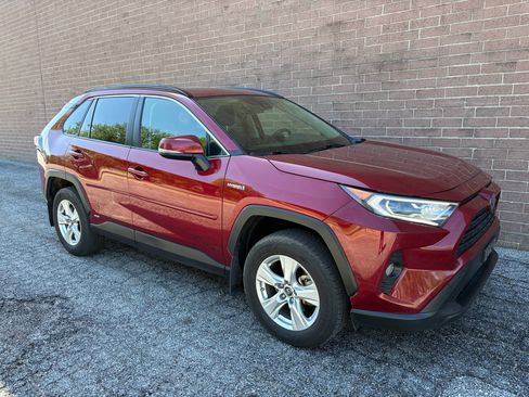 Used 2019 Toyota RAV4 XLE w/ Convenience Package image 7