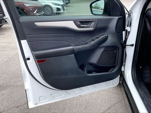 Used 2022 Ford Escape SE w/ SE Sport Appearance Package FWD image 24