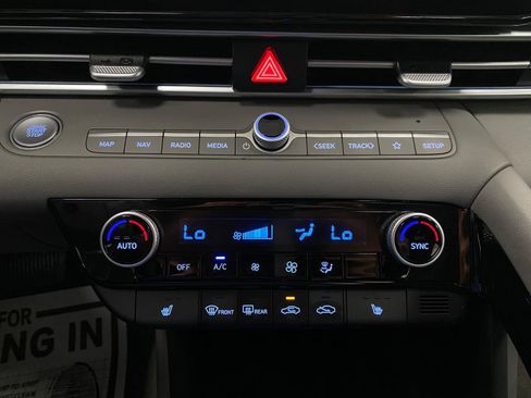 Certified 2025 Hyundai Elantra SEL FWD image 24