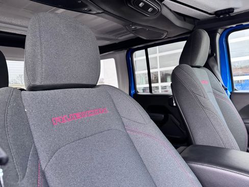 Used 2025 Jeep Wrangler Unlimited Rubicon image 16