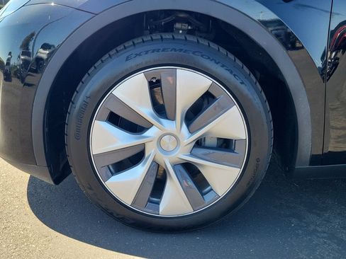 Used 2024 Tesla Model Y Long Range AWD/4WD image 30
