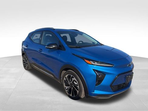 Used 2022 Chevrolet Bolt EUV Premier w/ Sun & Sound Package image 9