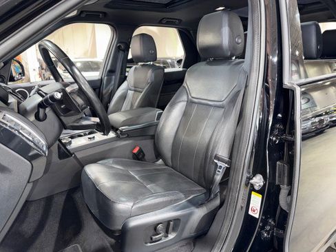 Used 2018 Land Rover Discovery SE image 11