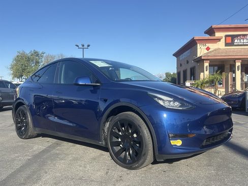 Used 2022 Tesla Model Y Long Range image 8