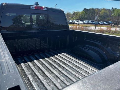 Used 2019 RAM 1500 Laramie AWD/4WD image 9
