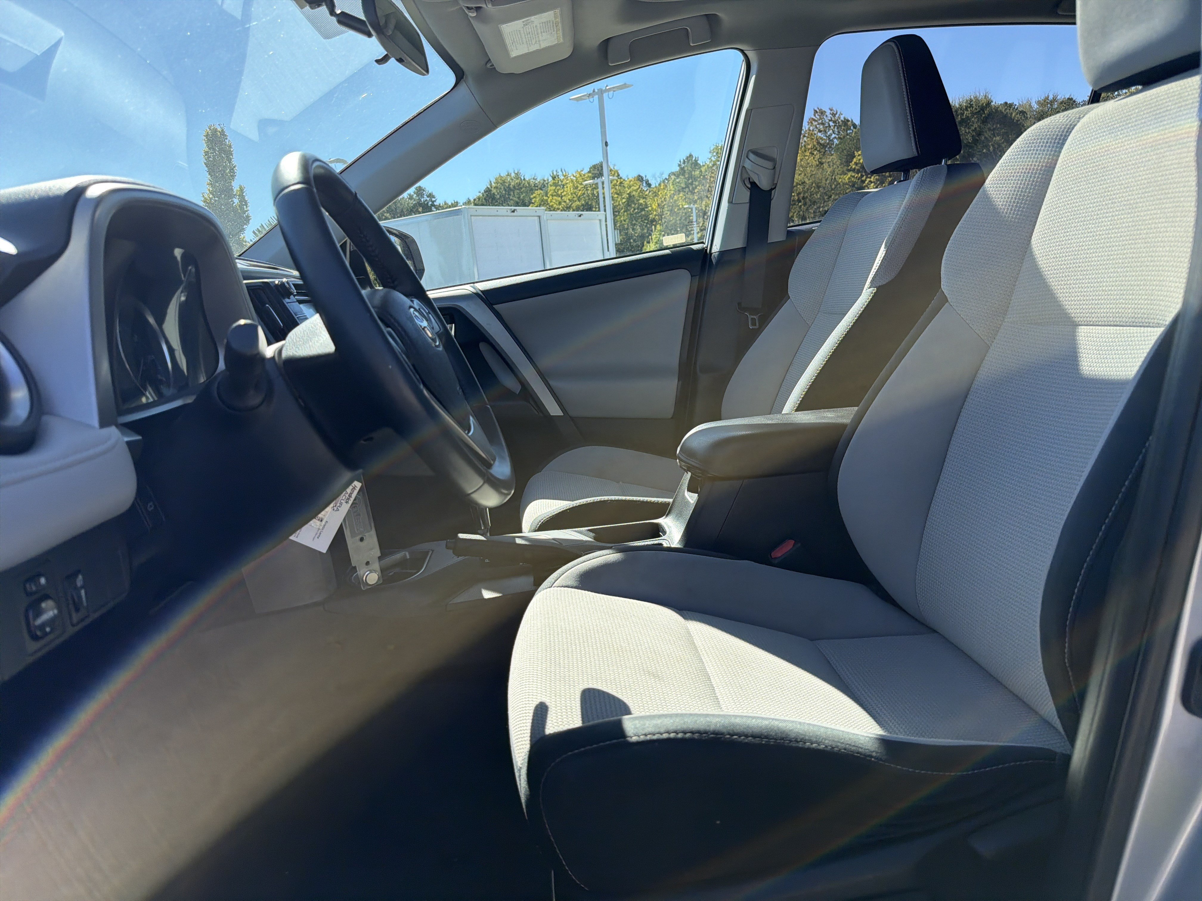 Used 2016 Toyota RAV4 XLE FWD image 16