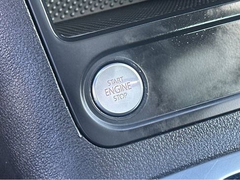 Used 2016 Volkswagen Tiguan SE image 23