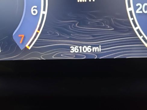 Used 2023 Jeep Grand Cherokee Limited w/ Black Appearance Package image 23