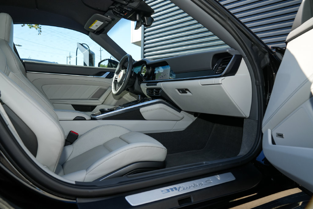 Certified 2022 Porsche 911 Turbo S AWD/4WD image 32