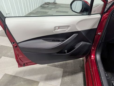 Used 2025 Toyota Corolla LE image 12