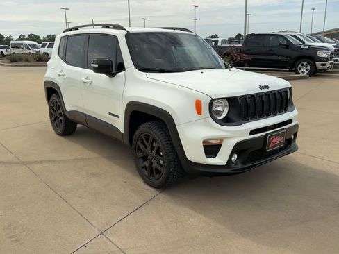 Used 2022 Jeep Renegade Altitude image 2