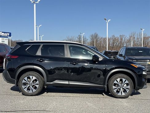 Used 2023 Nissan Rogue SV w/ SV Premium Package image 9