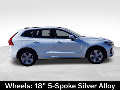 Certified 2022 Volvo XC60 B5 Momentum image 10