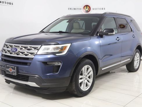 Used 2018 Ford Explorer XLT w/ Equipment Group 202A image 5