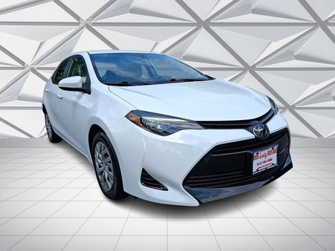 Used 2019 Toyota Corolla LE image 2