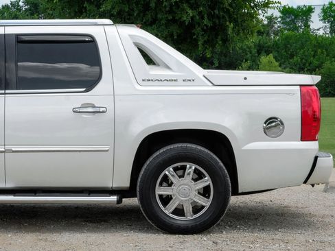 Used 2007 Cadillac Escalade EXT w/ Information Package AWD/4WD image 15