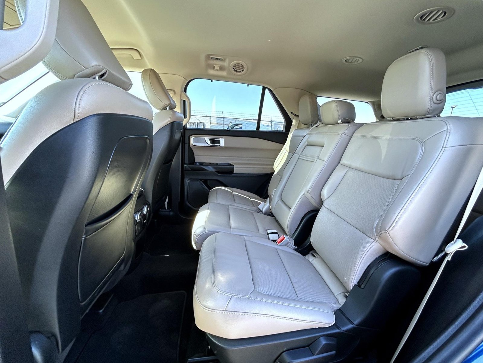 Used 2020 Ford Explorer Limited w/ Class III Trailer Tow Package AWD/4WD image 20