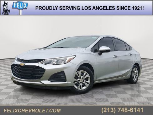 Used 2019 Chevrolet Cruze Sedan FWD image 1