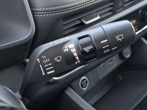 Used 2023 Nissan Rogue SV image 27