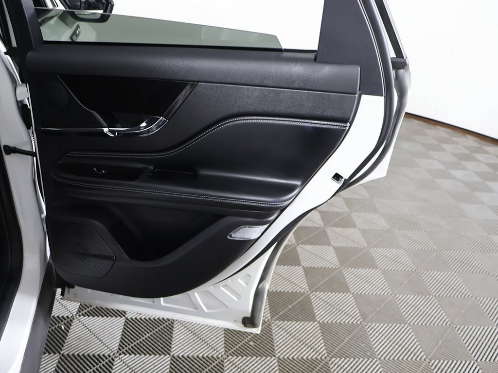 Used 2024 Lincoln Corsair AWD image 25