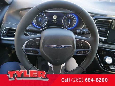 New 2026 Chrysler Pacifica Select image 31