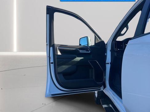 Used 2024 Chevrolet Silverado 2500 LT image 17