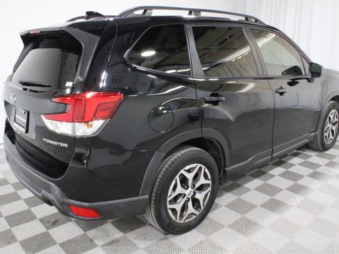 Used 2022 Subaru Forester Premium image 27