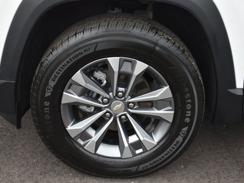 Used 2025 Chevrolet Equinox LT w/ Safety and Technology Package FWD image 11