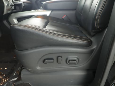 Used 2019 Nissan Titan SL image 10