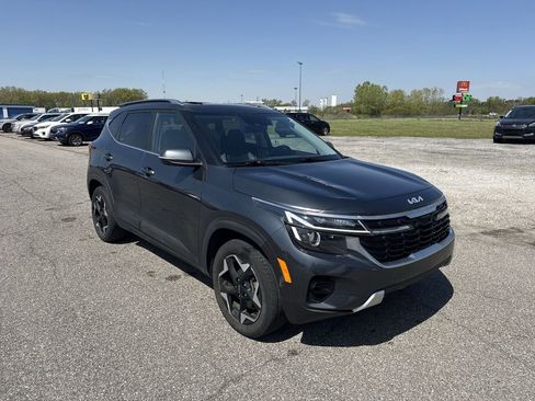 Used 2024 Kia Seltos EX AWD/4WD image 2