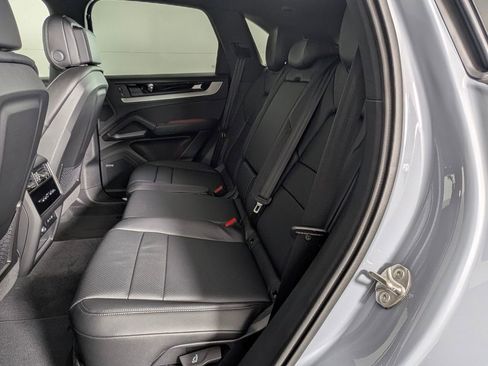 New 2026 Porsche Cayenne image 24