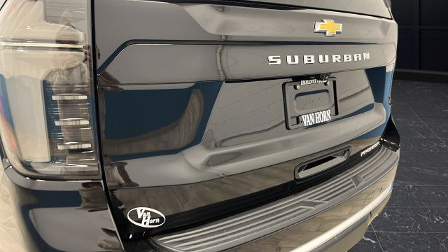 Used 2025 Chevrolet Suburban Premier AWD/4WD image 40