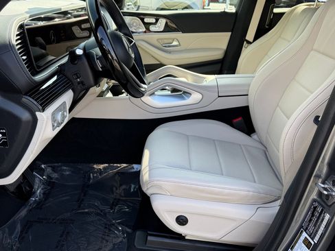 Used 2025 Mercedes-Benz GLS 450 4MATIC image 27